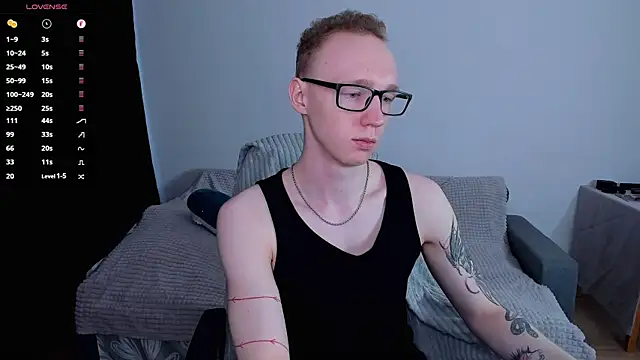 Snapshot of Alex_silents chatting on June 10, 3:35 pm Alex silents online show from June 10, 3:35 pm