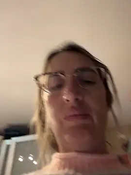 Snapshot of casalinga88 chatting on December 2, 7:21 am casalinga88 online show from December 2, 7:21 am