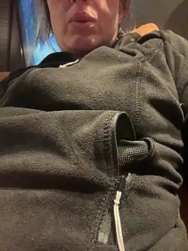 Snapshot of casalinga88 chatting on December 22, 8:53 pm casalinga88 online show from December 22, 8:53 pm