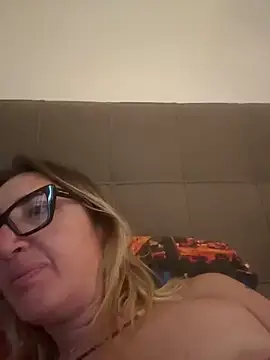 Snapshot of casalinga88 chatting on November 16, 8:08 am casalinga88 online show from November 16, 8:08 am