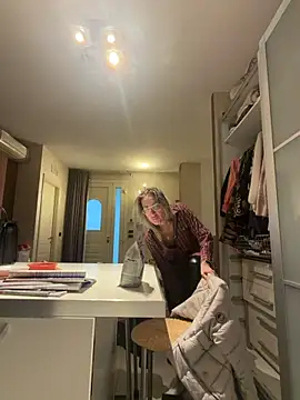 Snapshot of casalinga88 chatting on February 12, 7:19 am casalinga88 online show from February 12, 7:19 am