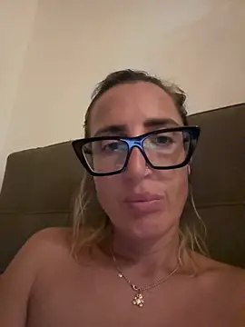 Snapshot of casalinga88 chatting on September 13, 11:16 pm casalinga88 online show from September 13, 11:16 pm