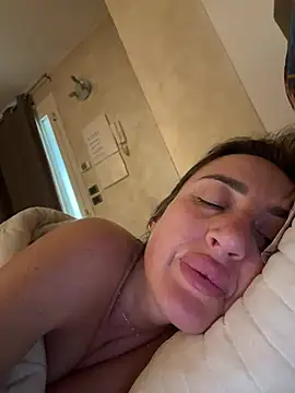 Snapshot of casalinga88 chatting on February 15, 8:02 am casalinga88 online show from February 15, 8:02 am