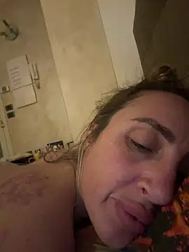 Snapshot of casalinga88 chatting on February 15, 10:52 pm casalinga88 online show from February 15, 10:52 pm