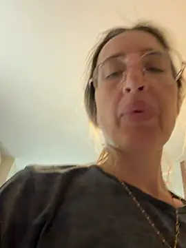 Snapshot of casalinga88 chatting on February 21, 12:29 pm casalinga88 online show from February 21, 12:29 pm