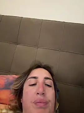 Snapshot of casalinga88 chatting on November 10, 6:40 am casalinga88 online show from November 10, 6:40 am