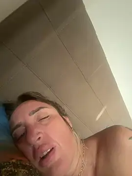 Snapshot of casalinga88 chatting on July 1, 4:57 am casalinga88 online show from July 1, 4:57 am