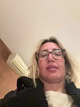 Snapshot of casalinga88 chatting on March 21, 5:56 pm casalinga88 online show from March 21, 5:56 pm