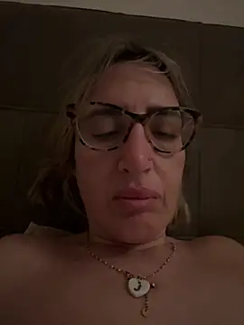 Snapshot of casalinga88 chatting on March 18, 1:46 am casalinga88 online show from March 18, 1:46 am