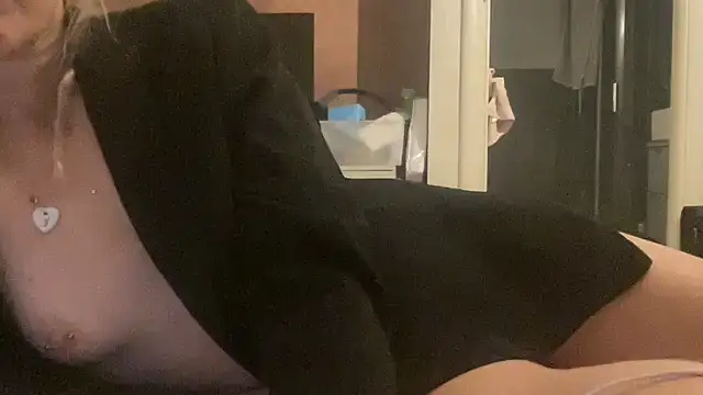 Snapshot of casalinga88 chatting on February 9, 7:34 pm casalinga88 online show from February 9, 7:34 pm