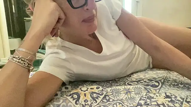 Snapshot of casalinga88 chatting on October 31, 12:46 pm casalinga88 online show from October 31, 12:46 pm