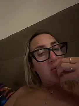 Snapshot of casalinga88 chatting on September 12, 10:31 pm casalinga88 online show from September 12, 10:31 pm