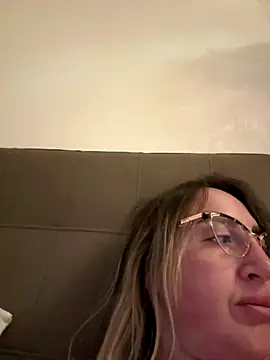 Snapshot of casalinga88 chatting on December 1, 6:47 am casalinga88 online show from December 1, 6:47 am