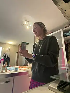 Snapshot of casalinga88 chatting on February 16, 12:15 pm casalinga88 online show from February 16, 12:15 pm