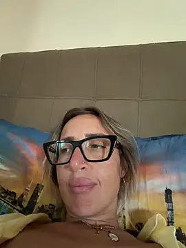 Snapshot of casalinga88 chatting on June 28, 4:13 pm casalinga88 online show from June 28, 4:13 pm