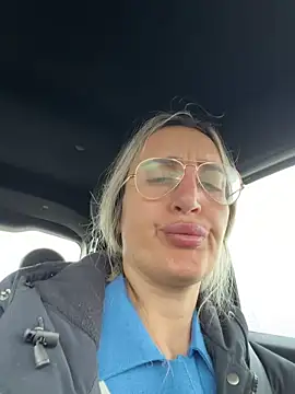 Snapshot of casalinga88 chatting on February 14, 1:22 pm casalinga88 online show from February 14, 1:22 pm