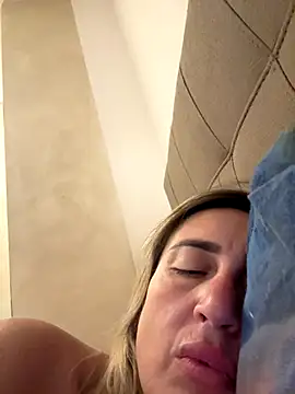 Snapshot of casalinga88 chatting on November 4, 3:10 am casalinga88 online show from November 4, 3:10 am