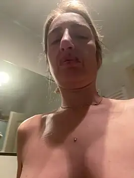 Snapshot of casalinga88 chatting on February 6, 7:04 am casalinga88 online show from February 6, 7:04 am