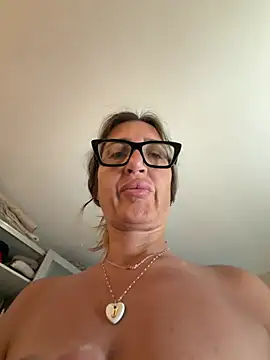 Snapshot of casalinga88 chatting on July 6, 6:09 am casalinga88 online show from July 6, 6:09 am