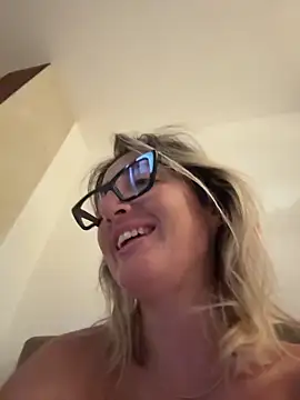 Snapshot of casalinga88 chatting on September 10, 5:39 am casalinga88 online show from September 10, 5:39 am