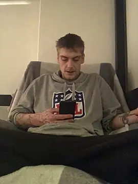 Snapshot of Simboxxx040 chatting on January 10, 4:33 am Simboxxx040 online show from January 10, 4:33 am