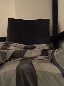 Snapshot of Simboxxx040 chatting on January 8, 5:27 am Simboxxx040 online show from January 8, 5:27 am