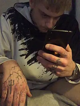 Snapshot of Simboxxx040 chatting on January 13, 10:58 am Simboxxx040 online show from January 13, 10:58 am