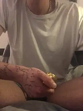 Snapshot of Simboxxx040 chatting on December 19, 5:29 am Simboxxx040 online show from December 19, 5:29 am