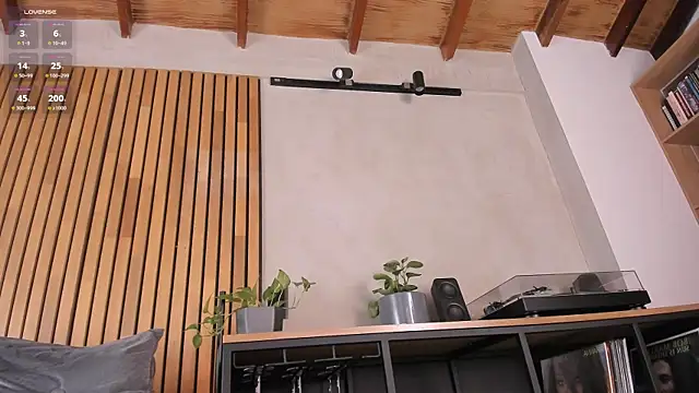 Snapshot of honeyhot69__ chatting on June 25, 11:04 am honeyhot69 online show from June 25, 11:04 am