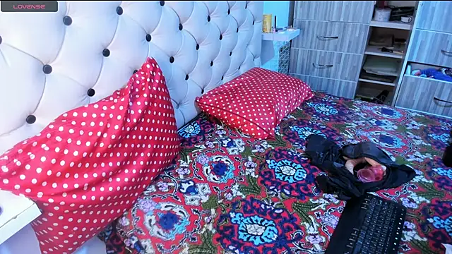 Snapshot of Krystal_Cruz chatting on February 28, 11:36 am Krystal Cruz online show from February 28, 11:36 am