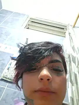Xtattoedgirl online show from May 18, 4:07 am