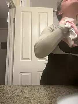 Snapshot of tatted-bitty chatting on February 26, 12:16 pm tatted-bitty online show from February 26, 12:16 pm