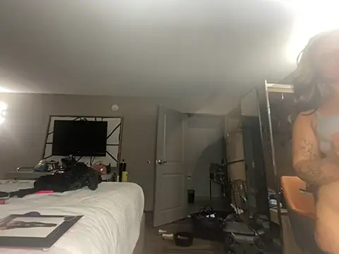 Snapshot of tatted-bitty chatting on September 28, 3:35 am tatted-bitty online show from September 28, 3:35 am