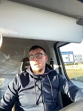 Snapshot of ionut9879 chatting on March 7, 5:40 am ionut9879 online show from March 7, 5:40 am