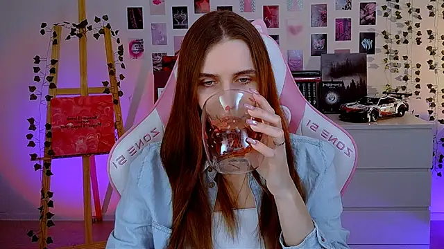 AliceCharmy online show from March 20, 5:15 pm