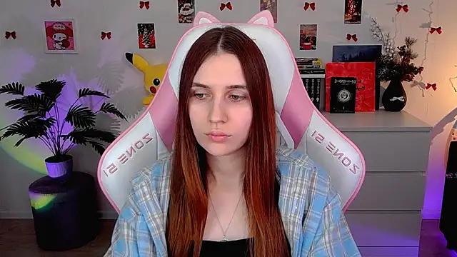 Snapshot of AliceCharmy chatting on March 5, 1:30 pm AliceCharmy online show from March 5, 1:30 pm