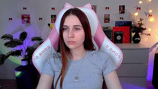 Snapshot of AliceCharmy chatting on February 18, 1:18 pm AliceCharmy online show from February 18, 1:18 pm
