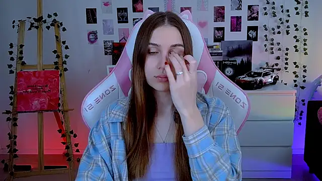 AliceCharmy online show from October 13, 6:15 am