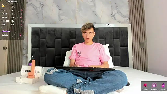 Snapshot of bunny_maxi chatting on February 14, 1:08 pm bunny maxi online show from February 14, 1:08 pm