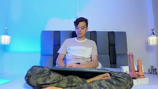 Snapshot of bunny_maxi chatting on October 15, 12:35 pm bunny maxi online show from October 15, 12:35 pm