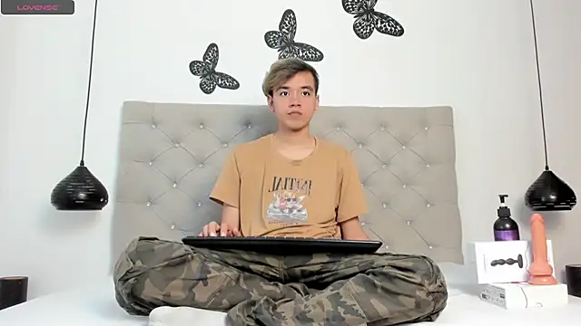Snapshot of bunny_maxi chatting on February 28, 1:47 pm bunny maxi online show from February 28, 1:47 pm