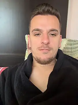 Snapshot of Huge_cock22cm chatting on June 10, 6:47 am Huge cock22cm online show from June 10, 6:47 am