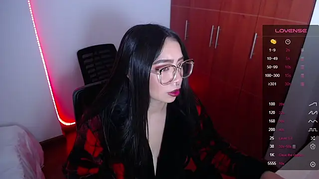 Snapshot of megan_bluee23 chatting on February 13, 2:20 pm megan bluee23 online show from February 13, 2:20 pm