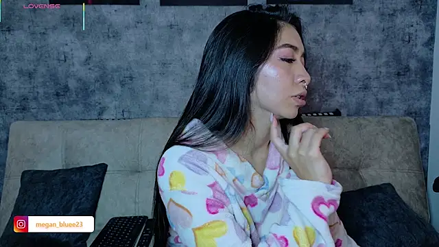 megan bluee23 online show from April 13, 2:54 pm