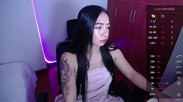 Snapshot of megan_bluee23 chatting on February 19, 3:27 pm megan bluee23 online show from February 19, 3:27 pm