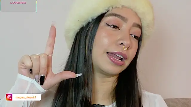 megan bluee23 online show from February 27, 3:34 pm