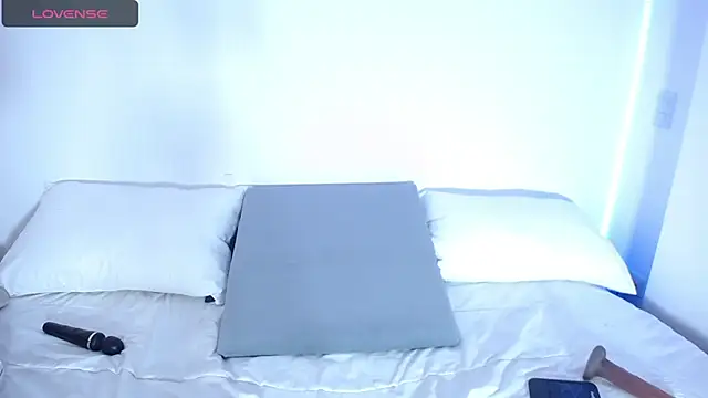 Snapshot of megan_bluee23 chatting on December 9, 1:45 pm megan bluee23 online show from December 9, 1:45 pm