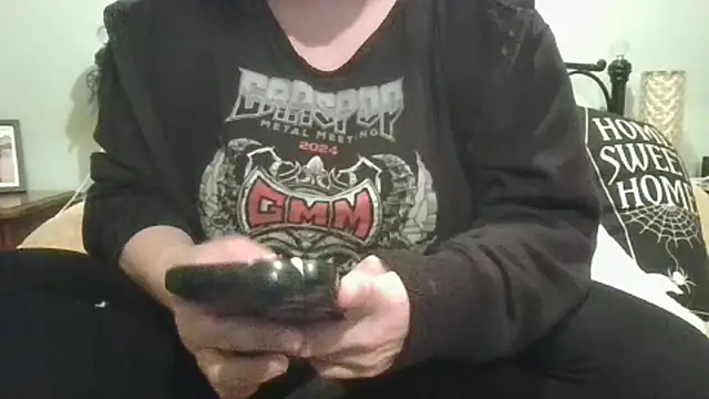 MissKisu online show from November 30, 4:30 pm