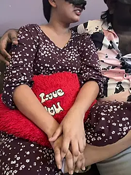 Snapshot of Magical-Couple-telugu chatting on March 6, 3:24 pm Magical-Couple-telugu online show from March 6, 3:24 pm