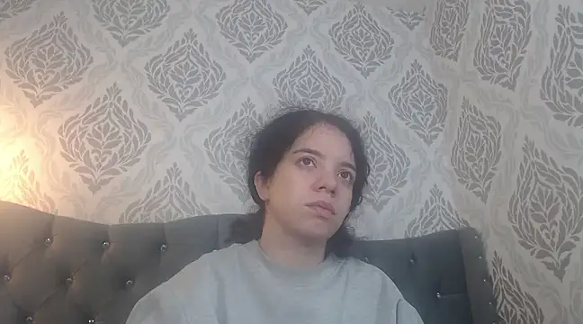 EmmaCowperr online show from March 22, 5:41 pm